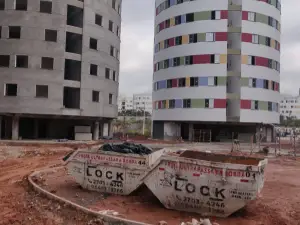 Aluguel de caçamba para construção e reforma na Zona Leste